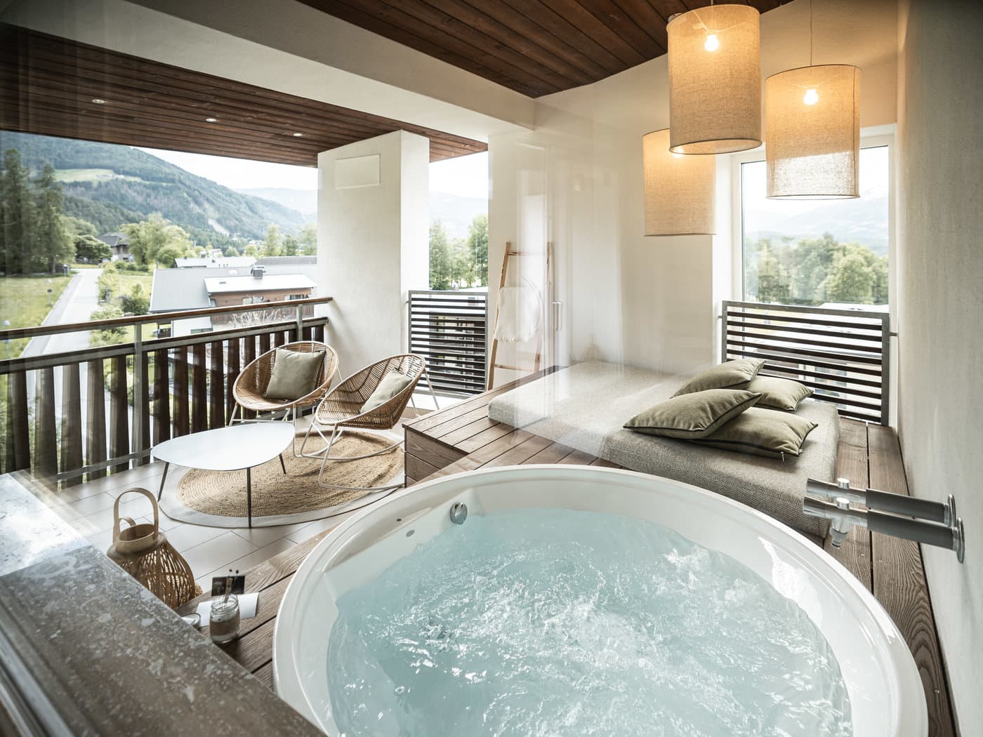 Wellness Suite mit Outdoor-Whirlwanne - Bild 1