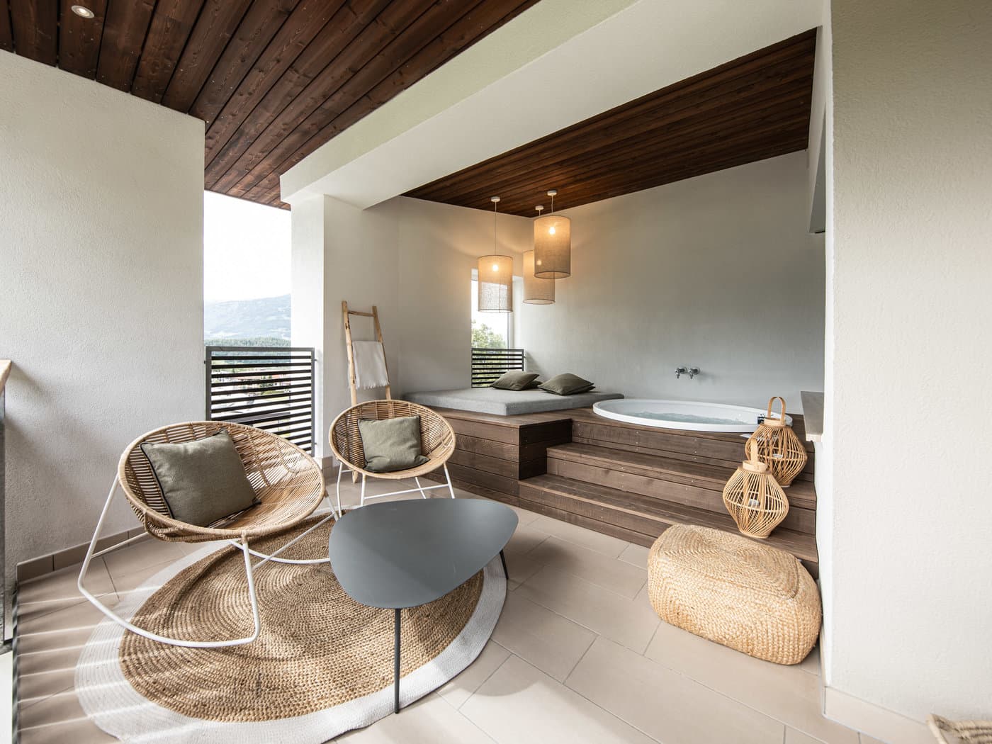 Wellness Suite mit Outdoor-Whirlwanne - Bild 9